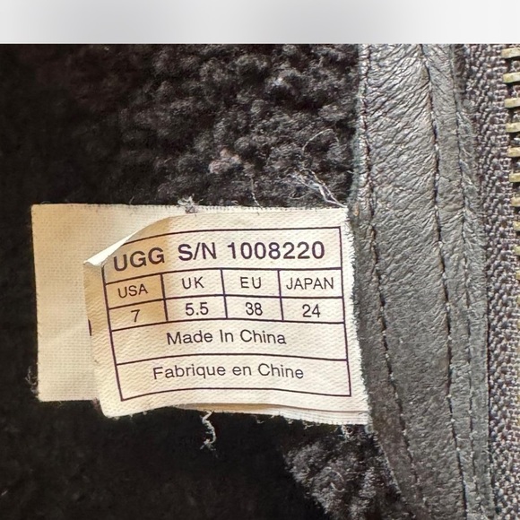 UGG Black Ankle Boots with Brown Heel USA 7 - Picture 8 of 8